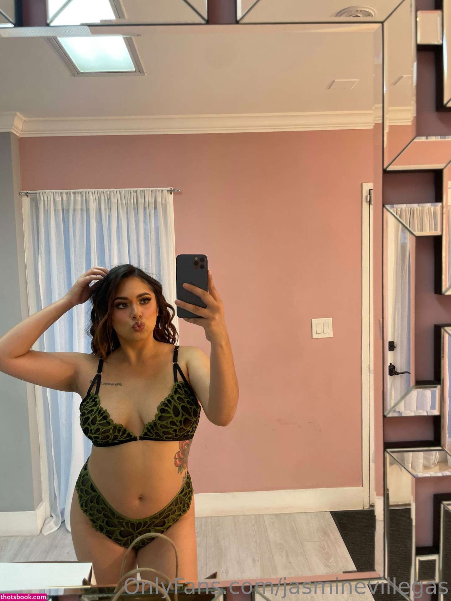 Jasmine Villegas Photo #15