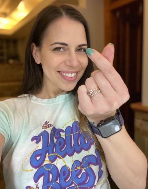 Laura Bailey Photo #15