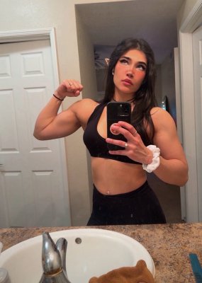 Naila Iqbal Photo #29