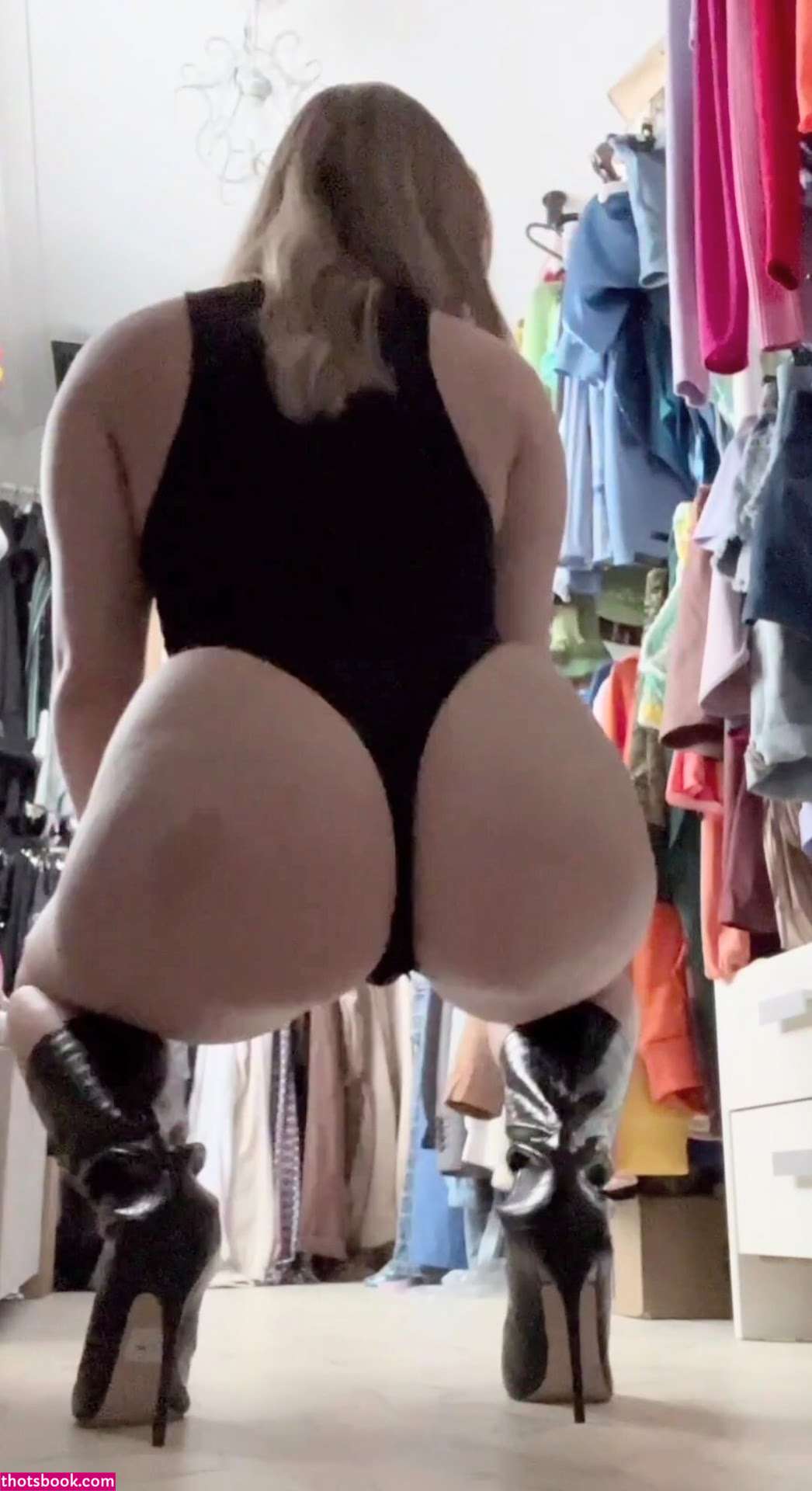 katieux Photo #2