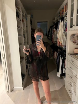 Ellie Smart Photo #4