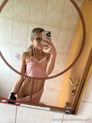 lora.cain Photo #29