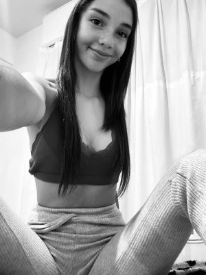 maddie.cutiee Photo #27