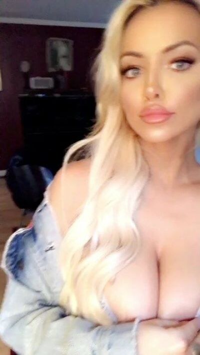 Lindsey Pelas Photo #1