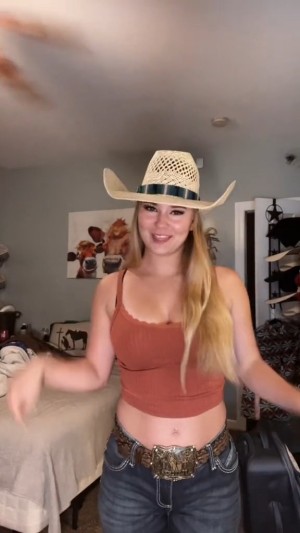 Alyssa Capps Post #7
