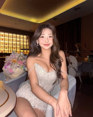 Ellen Tan Photo #8
