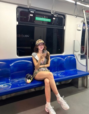 Ellen Tan Photo #28