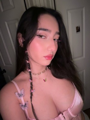 Sabrina Pezeshkian Post #25