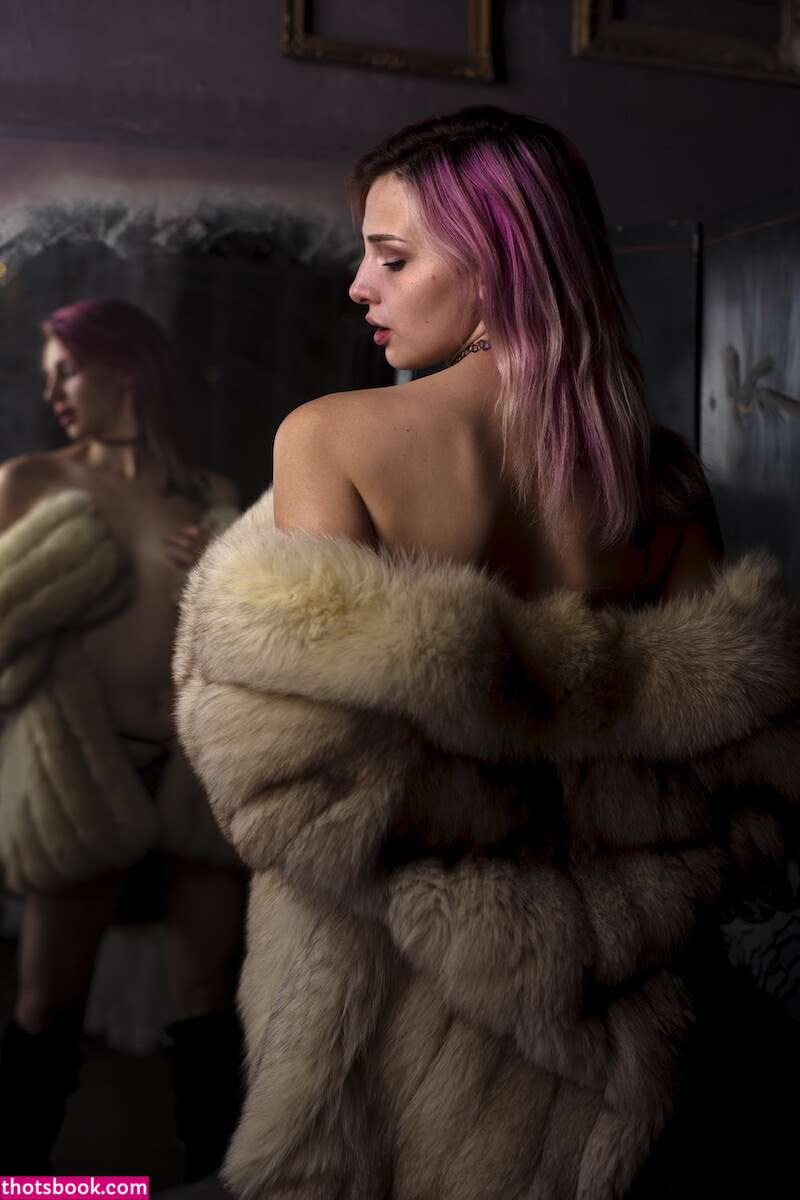 Sam Holly Photo #29
