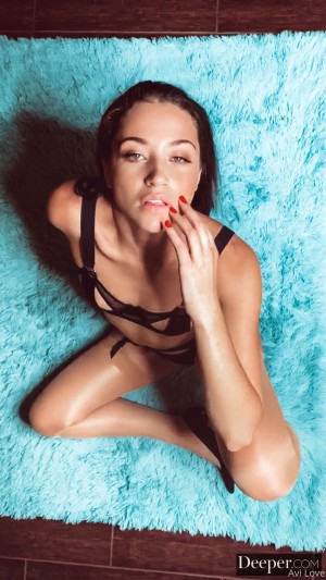Avi Love Photo #16