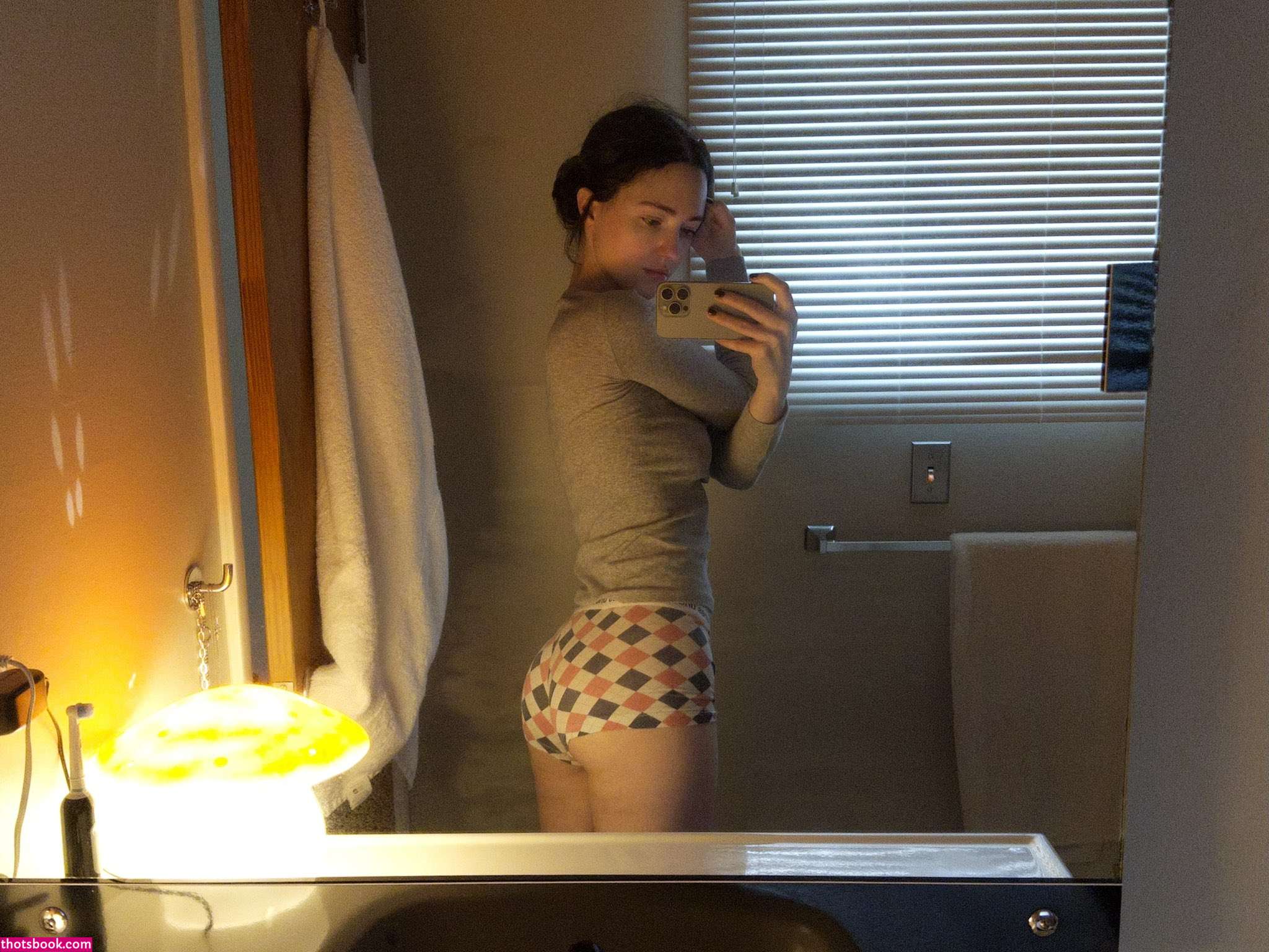 zoeplzshutup zoeloveshouses Nude Leaks OnlyFans Photos #1 1550104