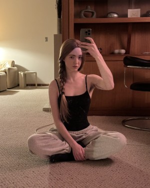 zoeplzshutup zoeloveshouses Nude Leaks OnlyFans Photos #1