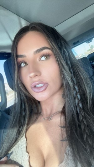 Skylyn Beaty Nude Leaks OnlyFans Photos #2