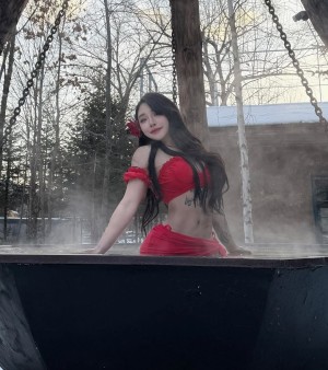 Hitomi songyuxin Nude Leaks OnlyFans Photos #7