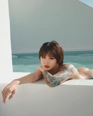 Hitomi songyuxin Nude Leaks OnlyFans Photos #9