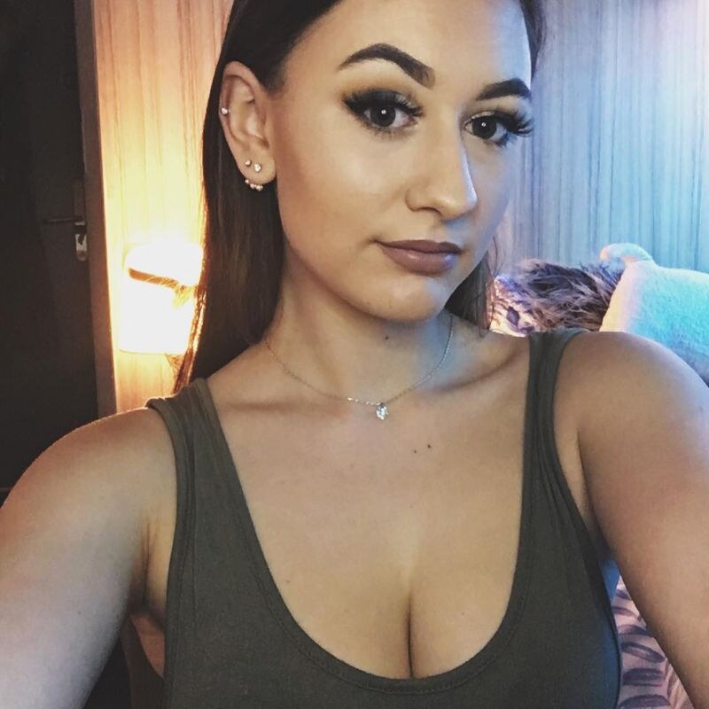 LottieLoves ASMR Cleavage & Bikini 9129