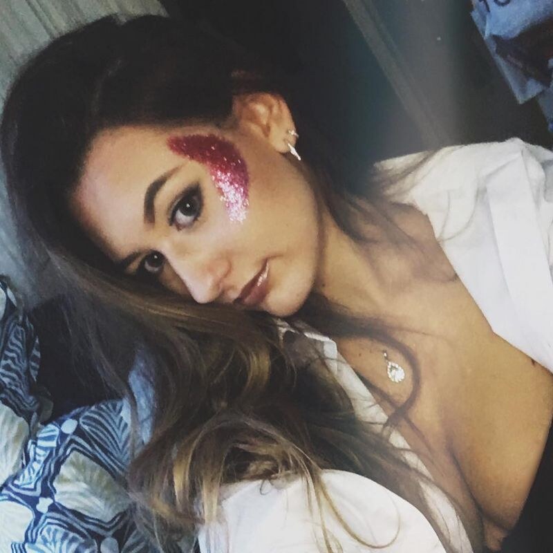 LottieLoves ASMR Cleavage & Bikini 9142