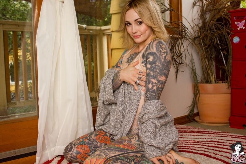 Casper - Red House (SuicideGirls) 9015