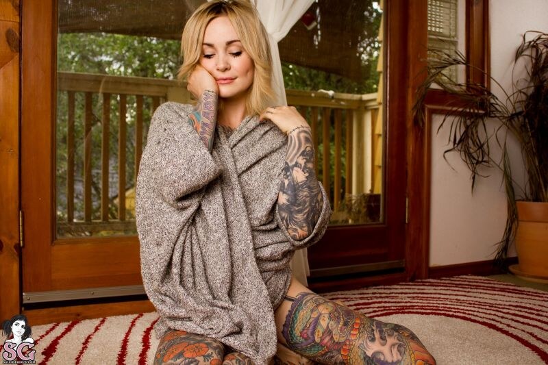 Casper - Red House (SuicideGirls) 9055