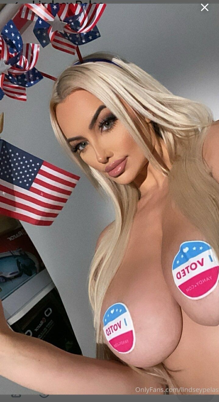 Lindsey Pelas 77138