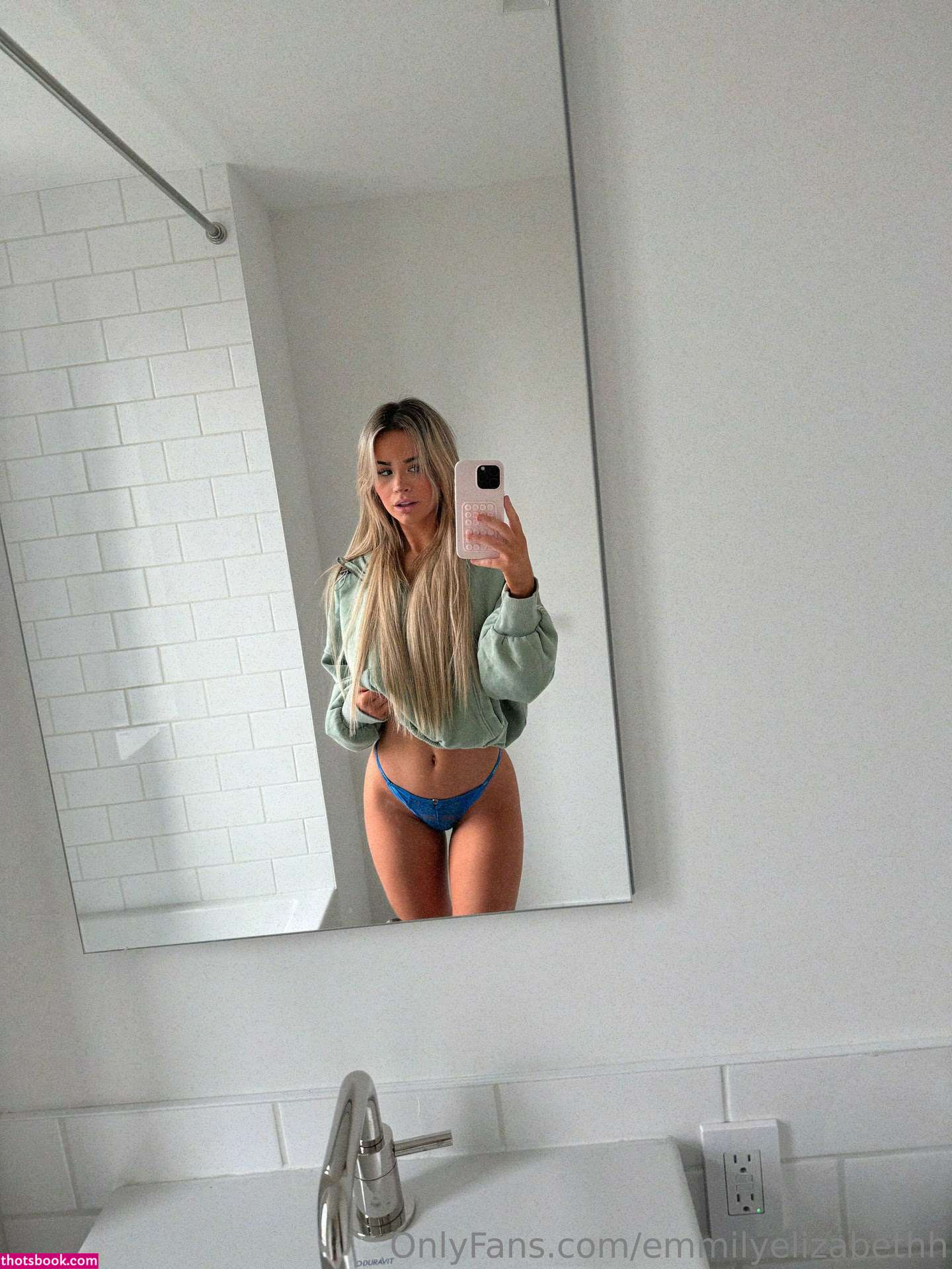 Emily Elizabeth Nude Photos #15 460322