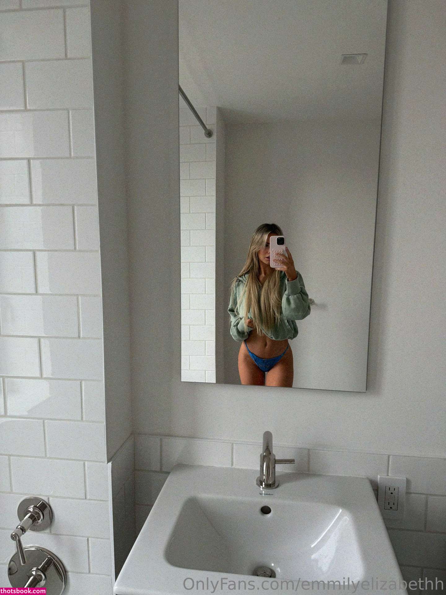 Emily Elizabeth Nude Photos #15 460323