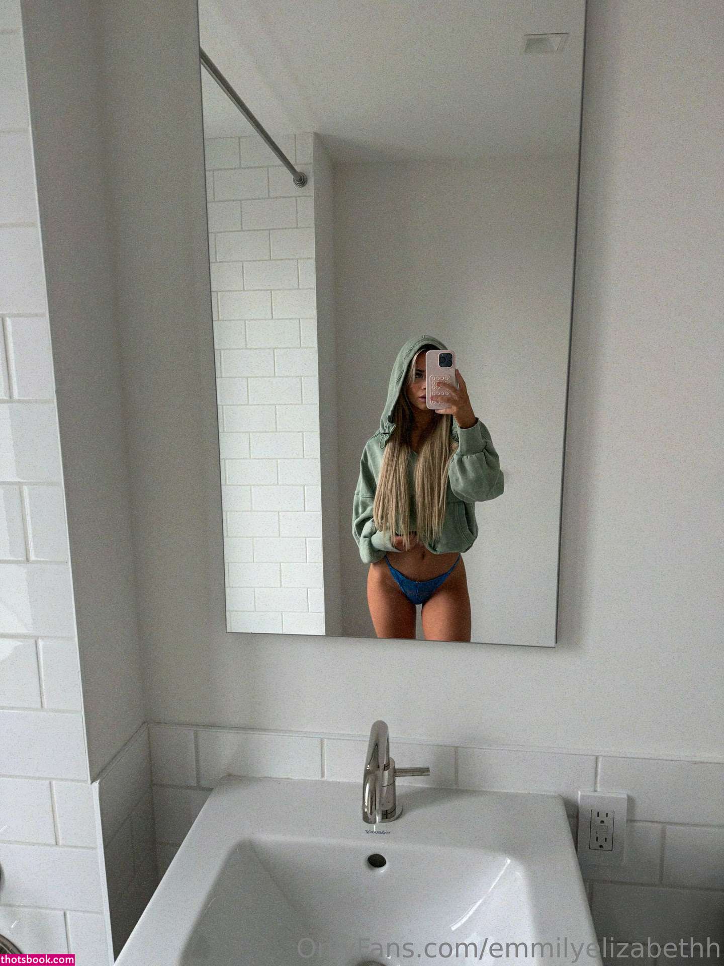 Emily Elizabeth Nude Photos #15 460328