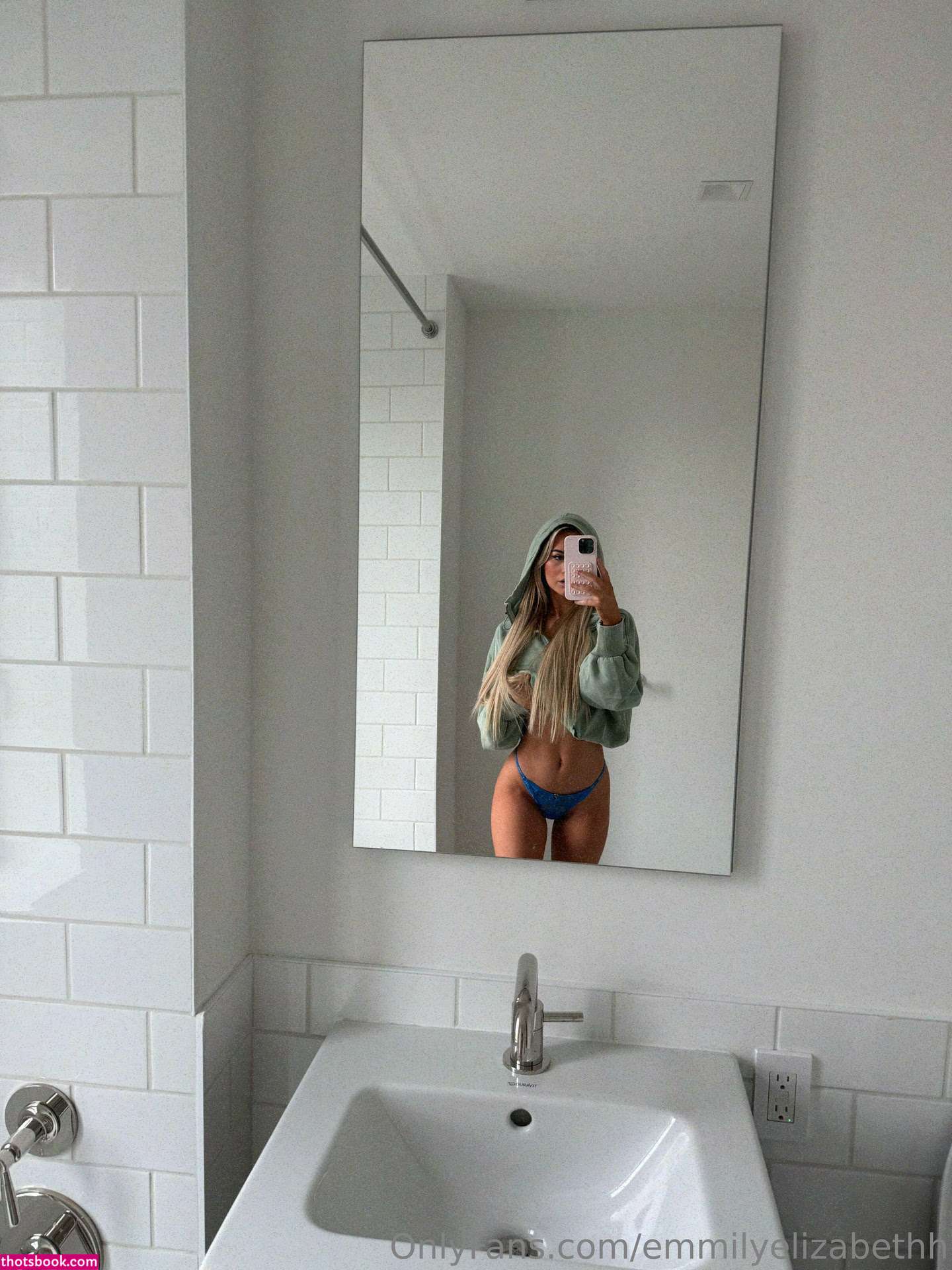 Emily Elizabeth Nude Photos #15 460339