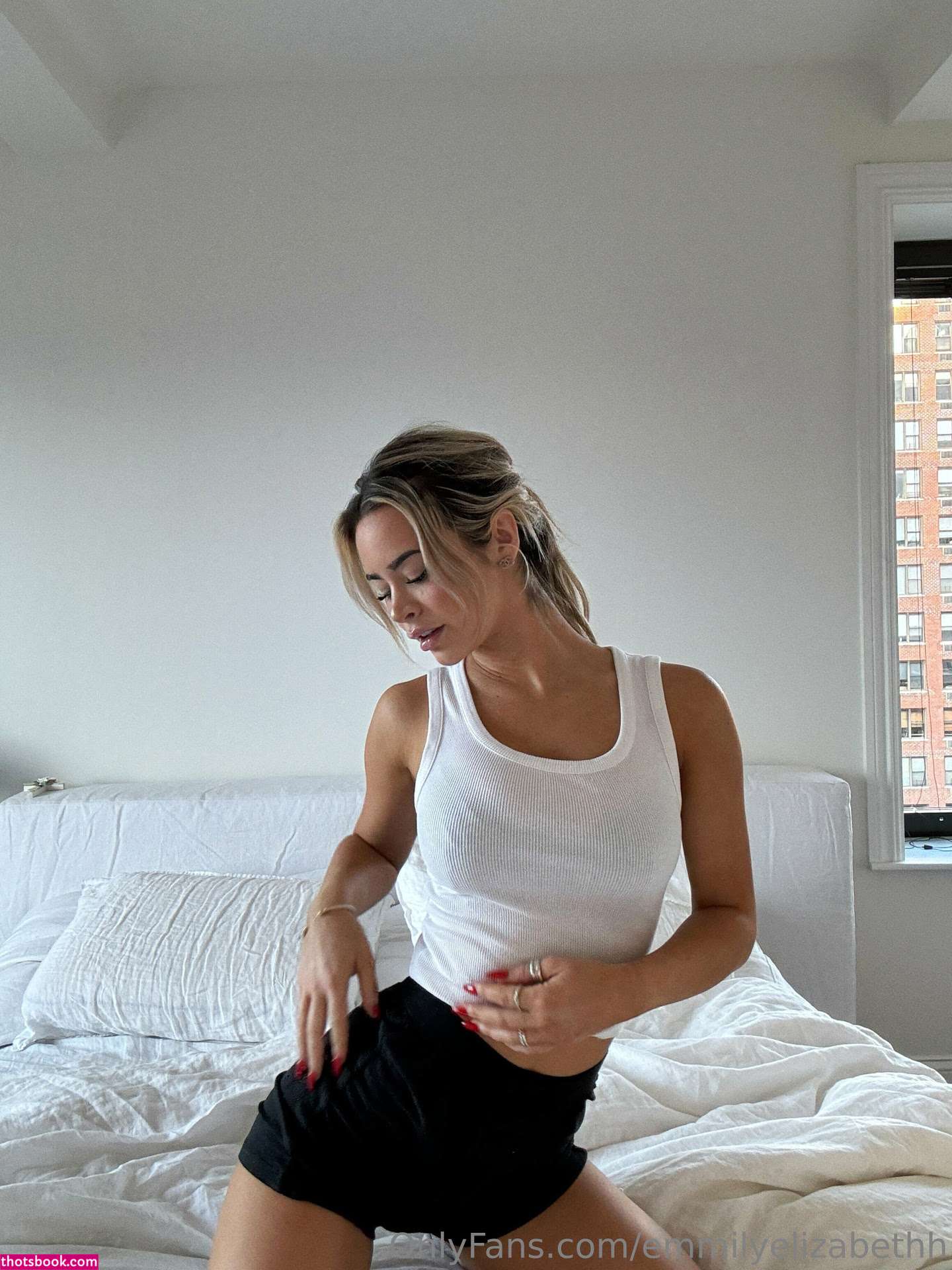 Emily Elizabeth Nude Photos #19 460374