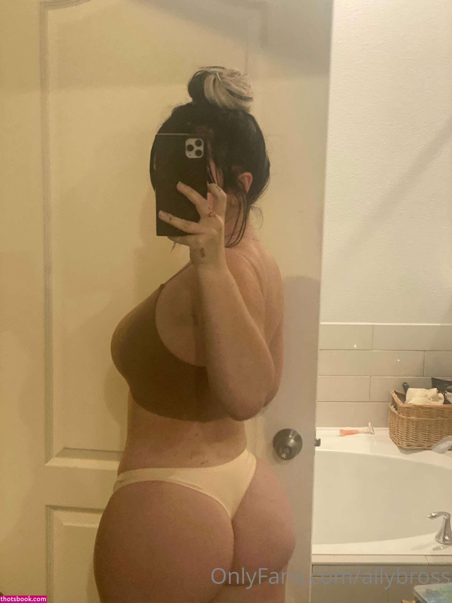 Bellasummersxo Allyamorxo Ally Amor Ally Bross Nude OnlyFans Photos #2 1259840