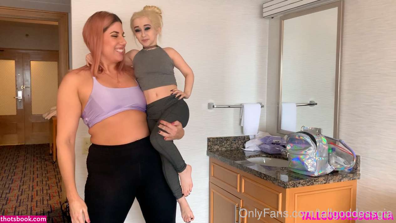 Tall Goddess Gia Gia De Luca Nude Leaks OnlyFans Photos #4 1324677