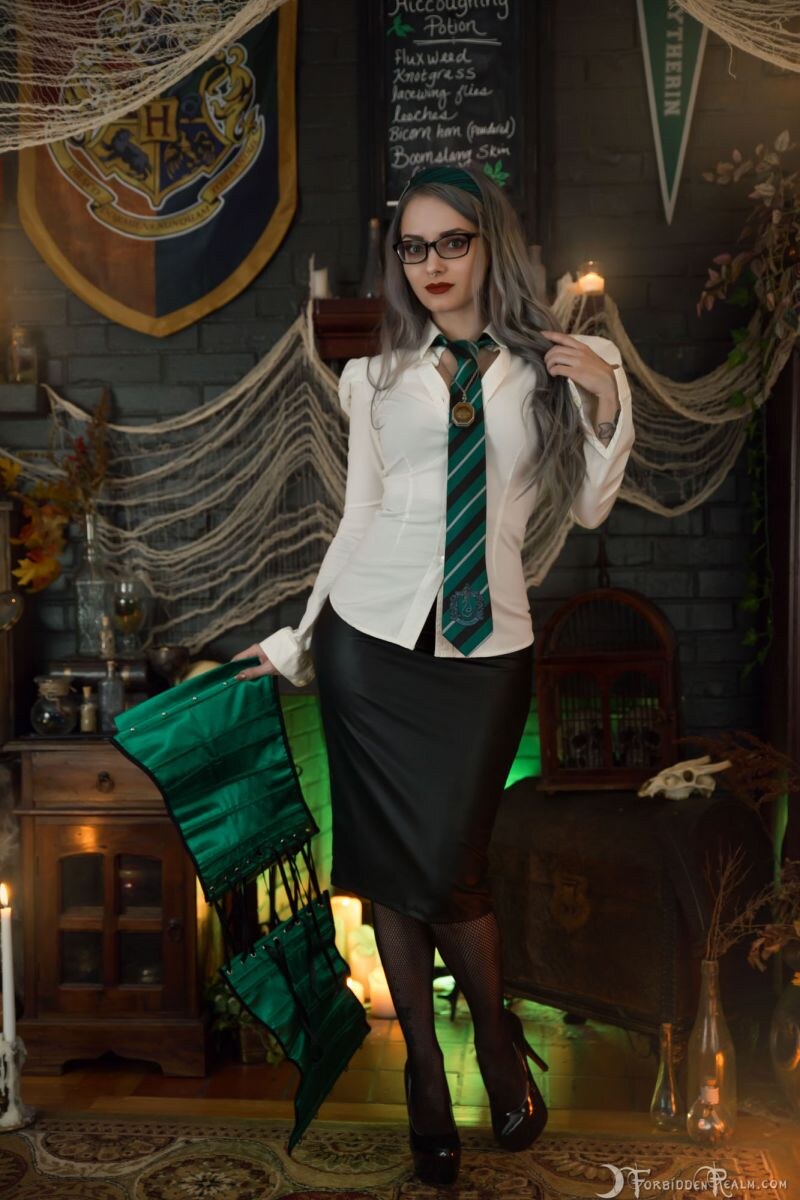 Genevieve Professor Of Potions 12059