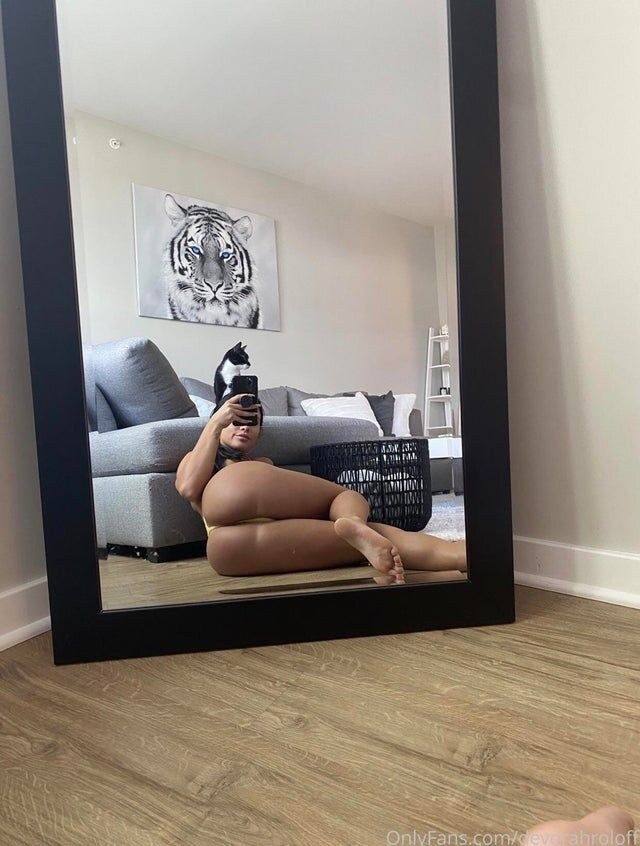 Devorah Roloff Nude Photos 83160