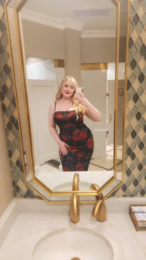 Lilli Luxe Nude Leaks OnlyFans Photos #17