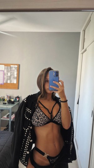 Lari Trezzini laritrezzini Nude Leaks OnlyFans Photos #1