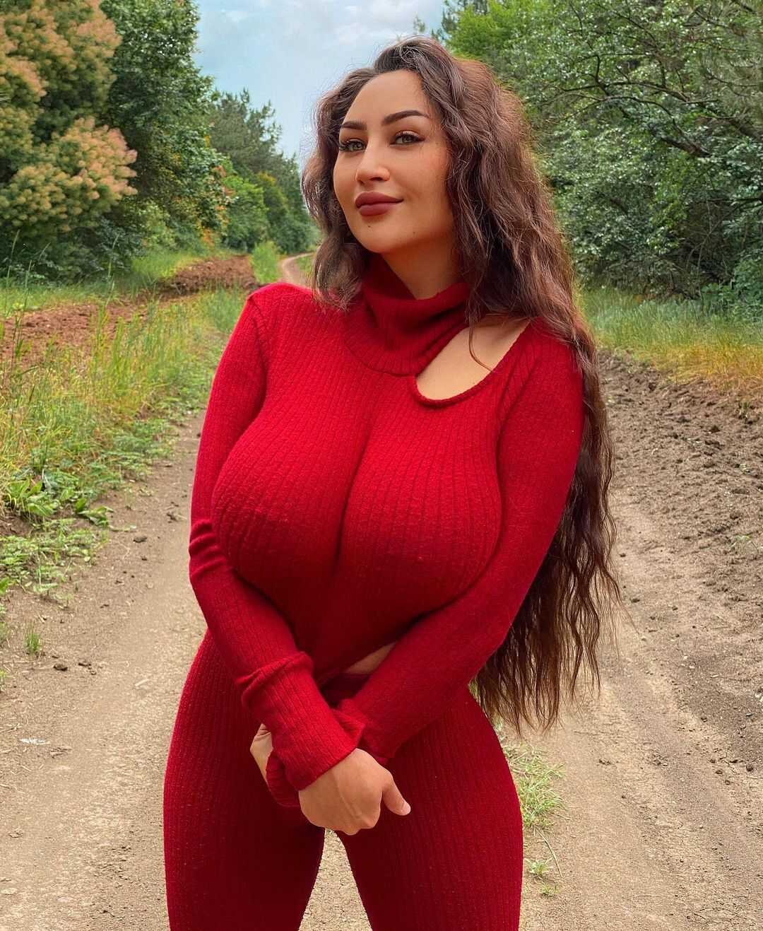 Louisa Khovanski Nude Photos 95047