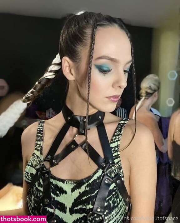 Vikioutofspace Nude OnlyFans Photos #12 929417