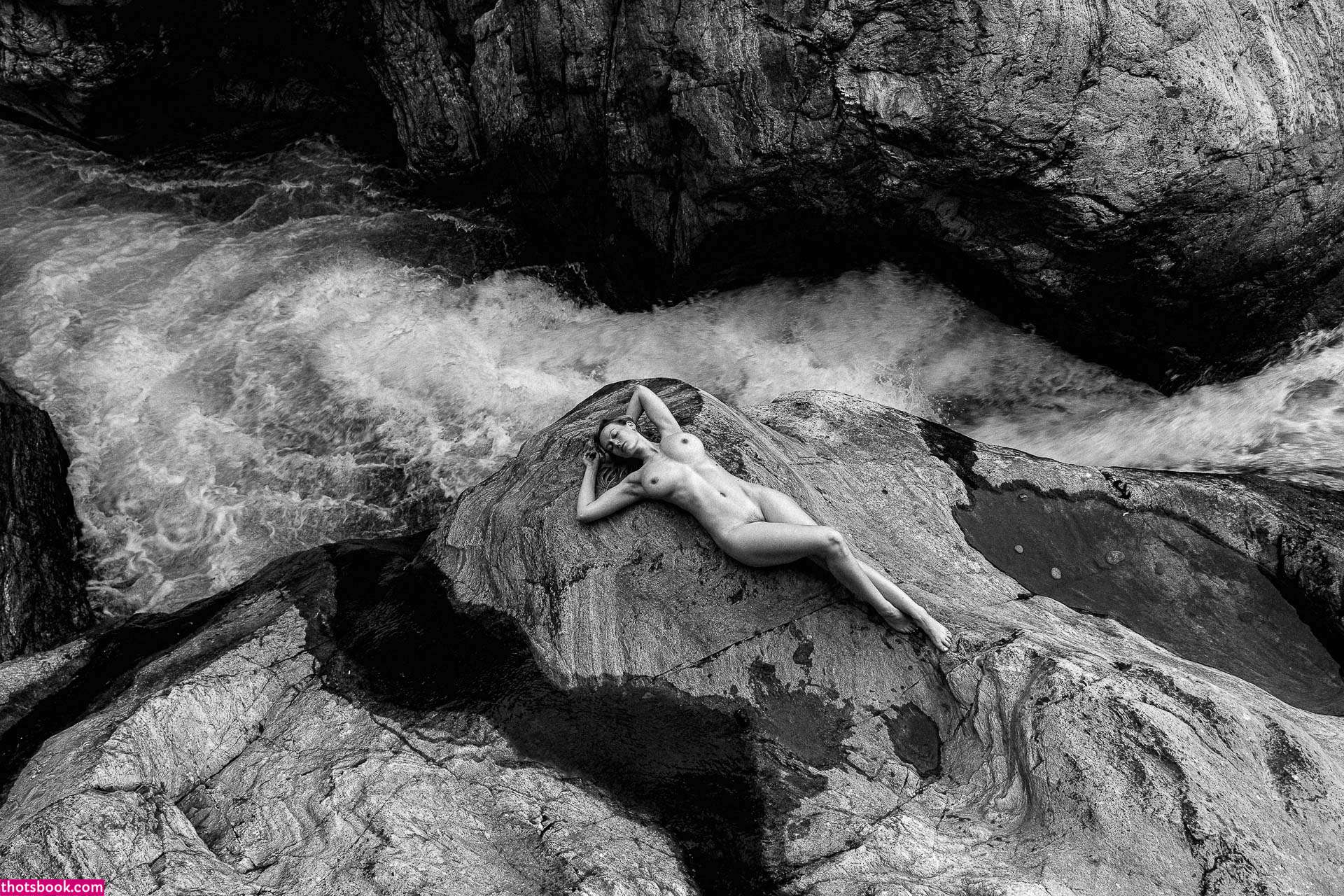 luizaconlaz Daphnelu Nude Leaks OnlyFans Photos #18 1648726