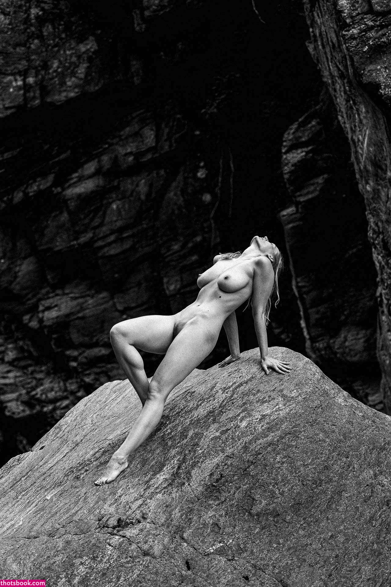 luizaconlaz Daphnelu Nude Leaks OnlyFans Photos #18 1648727