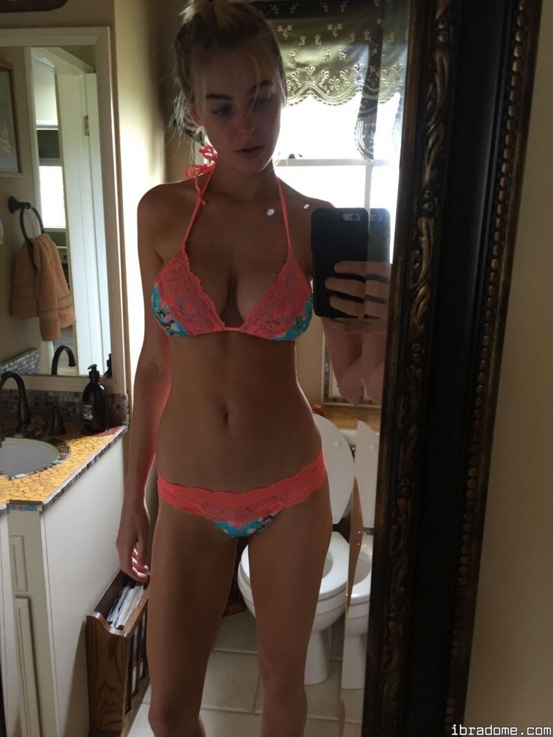 Elizabeth Turner Nude Leak Sets 21527
