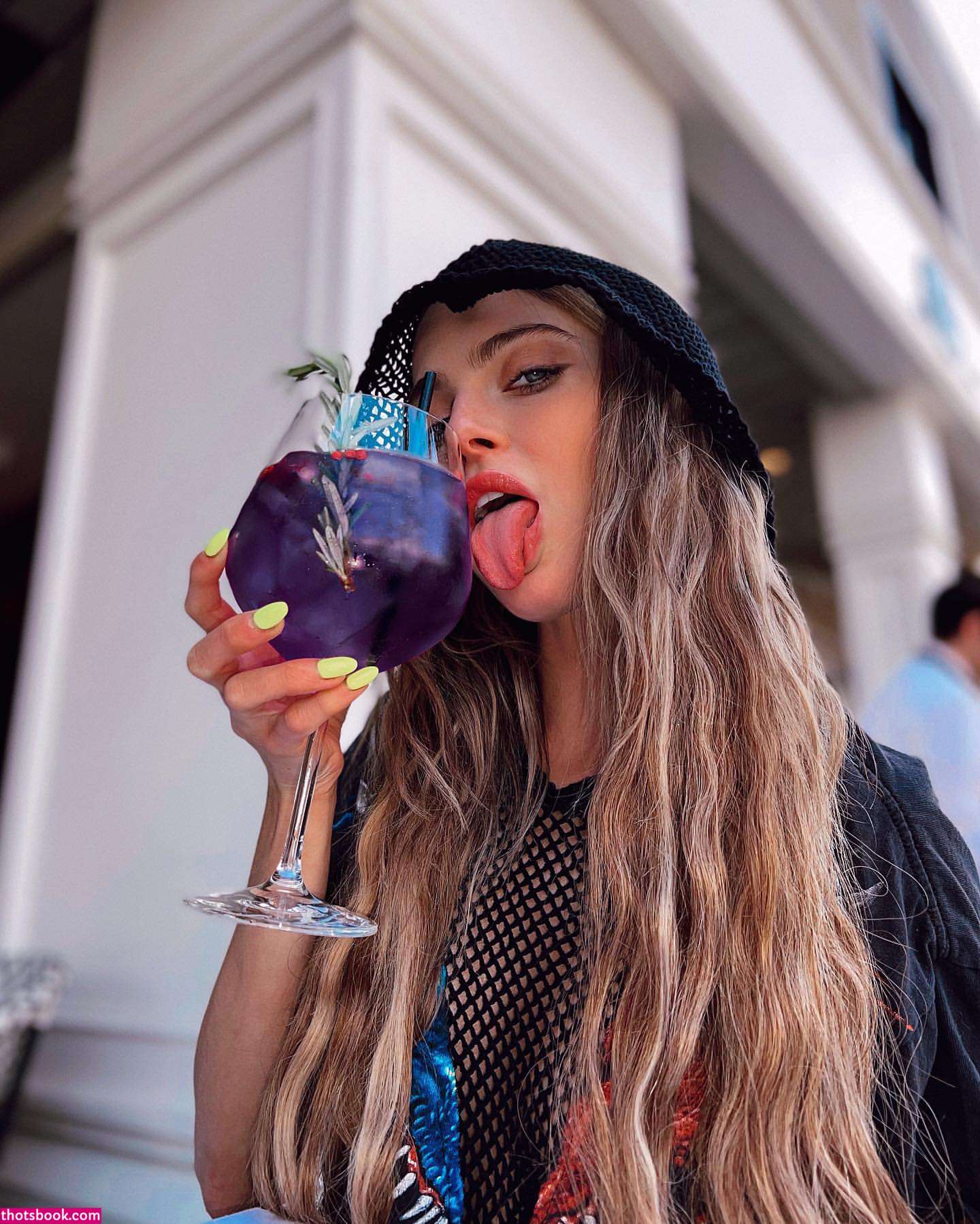 Anne Winters Nude Photos #5 613498