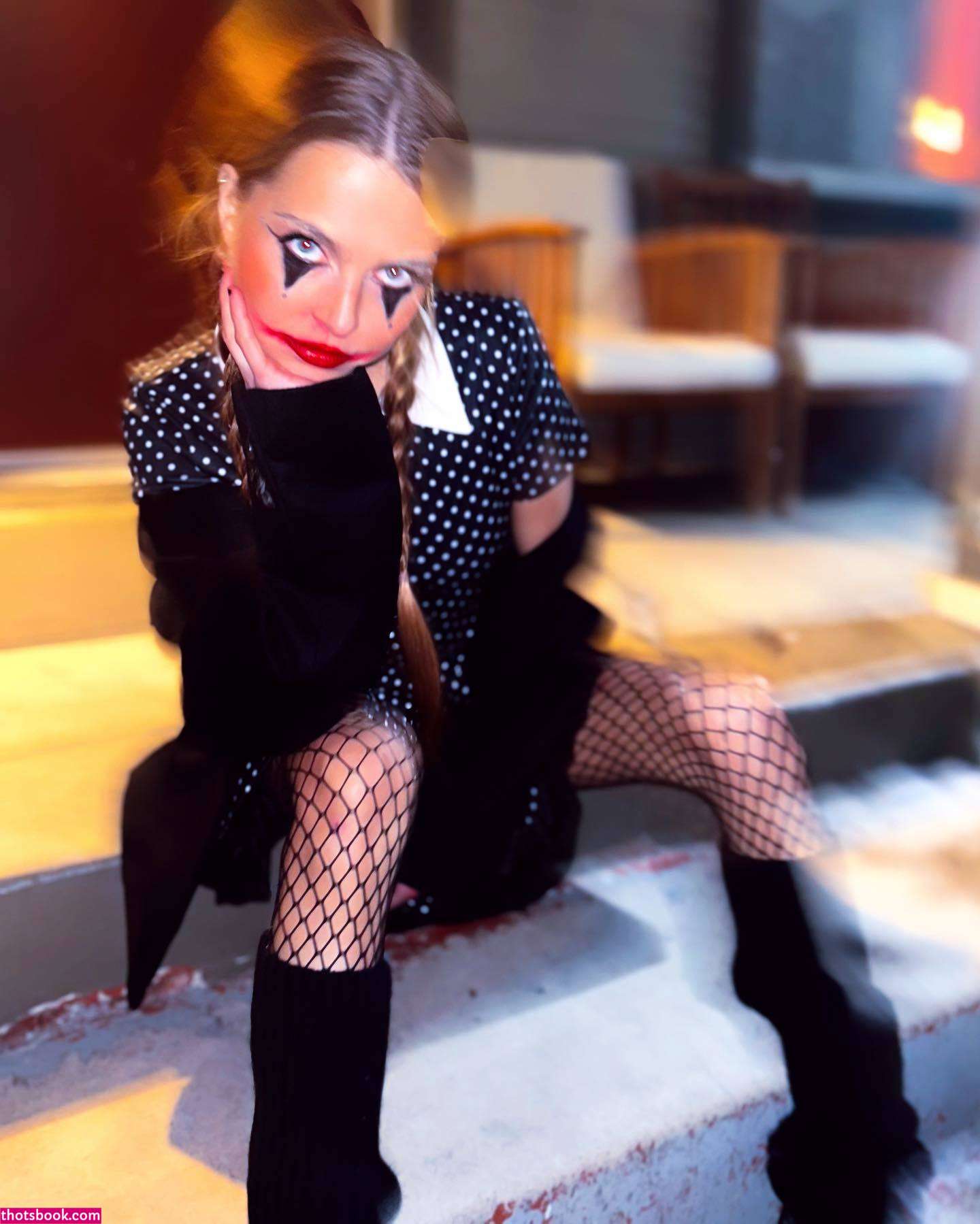 Anne Winters Nude Photos #15 615775