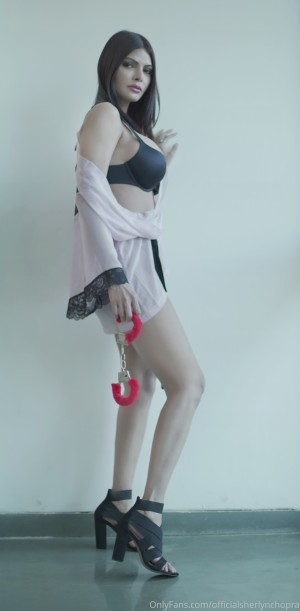 Sherlyn Chopra Nude Leaks OnlyFans Photos #3