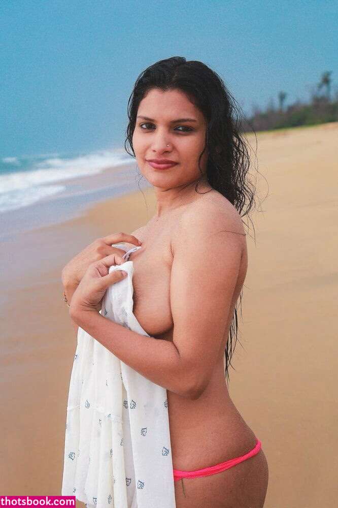 Resmi R Nair resminair Nude Leaks OnlyFans Photos #3 1507860
