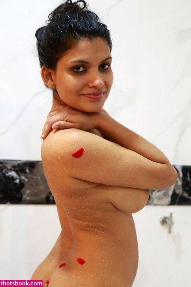 Resmi R Nair resminair Nude Leaks OnlyFans Photos #3 1507864