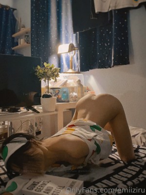 emiiziru Nude Leaks OnlyFans Photos #4
