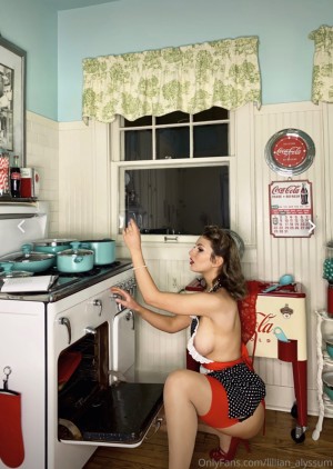 Lillian Valerian Lillian Alyssum Nude Leaks OnlyFans Photos #2
