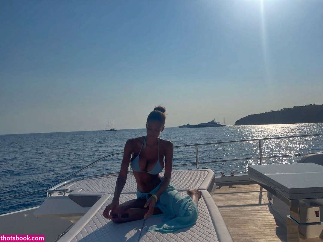 Laura Victoria lauravvictoriia bondgirl72 lviitova Nude Leaks OnlyFans Photos #1 1939751