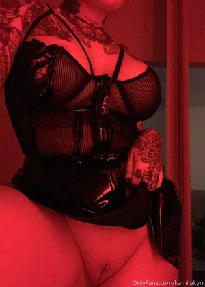 Kamila Kyrr kamilakyrr ultrafiolet Nude Leaks OnlyFans Photos #2