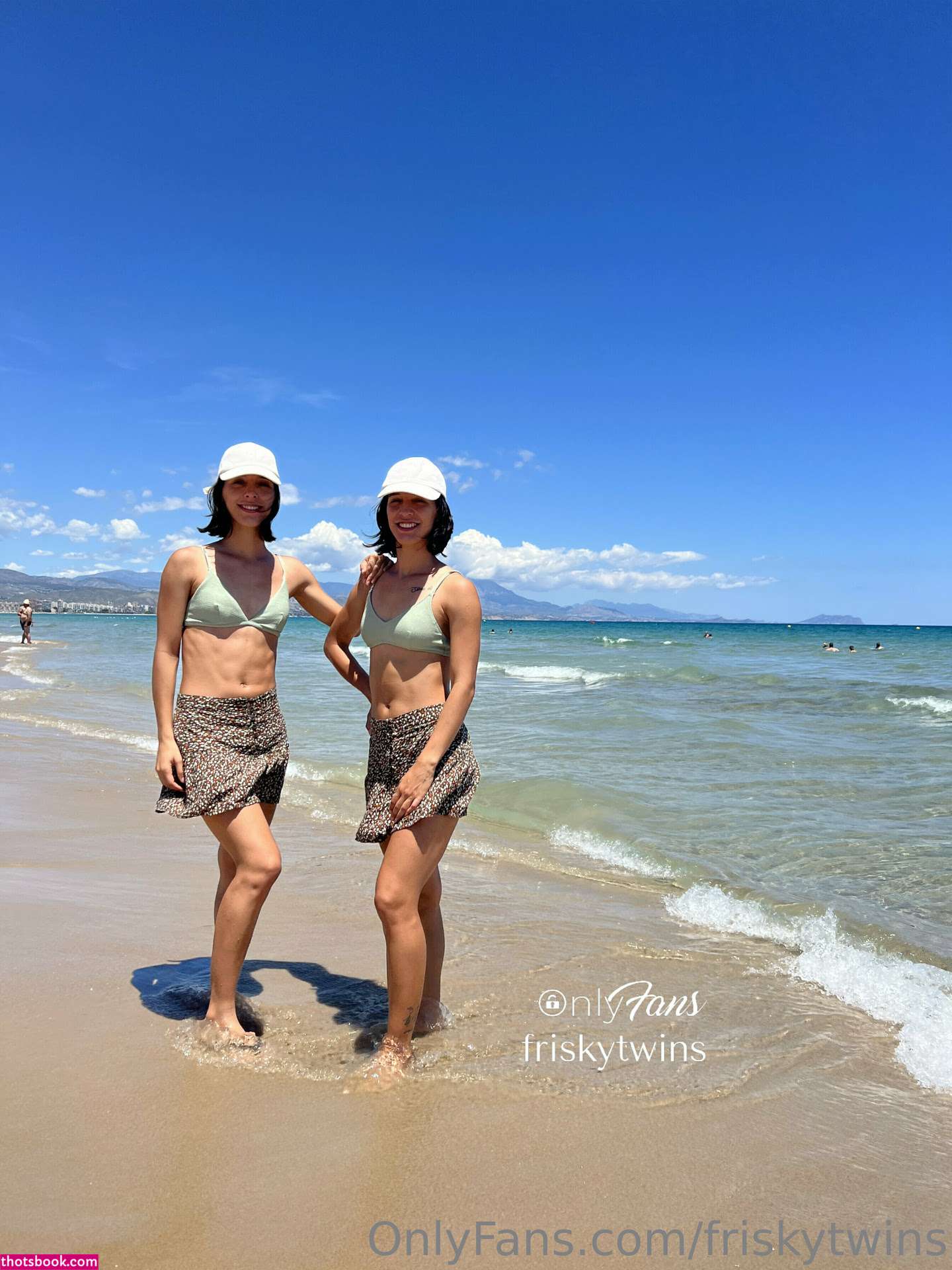 Frisky Twins FriskyAna FriskyIsa Nude OnlyFans Photos #9 739078